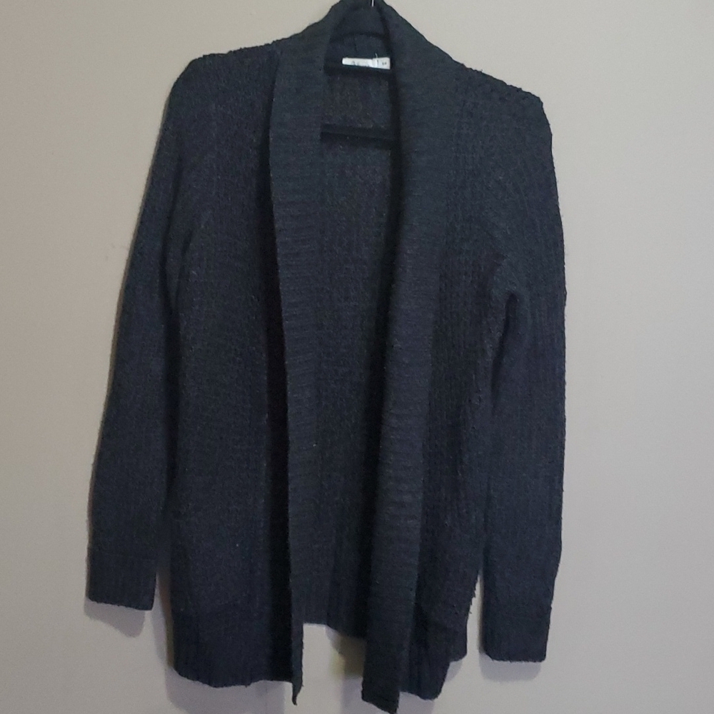 Reitmans sweater size small